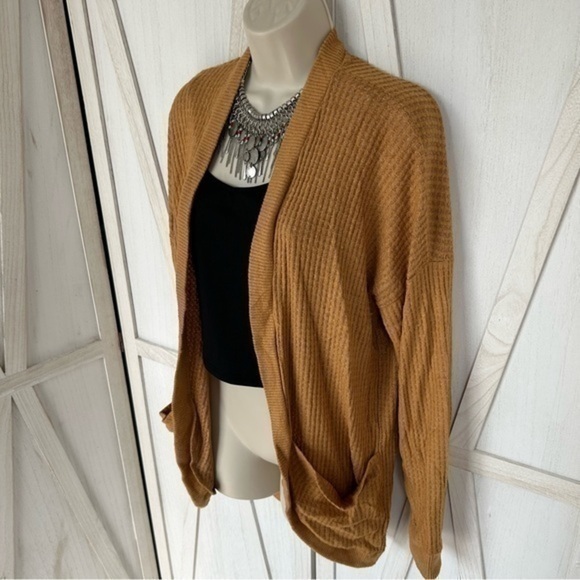 ✨Pink Rose 🌹 mustard yellow cardigan sweater - Picture 4 of 8